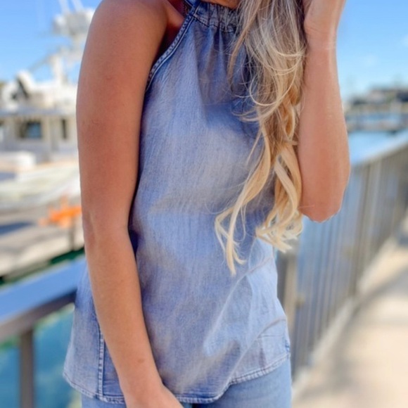 Chambray Denim Sleeveless Top - Picture 4 of 5